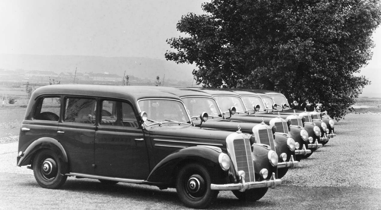 BINZ Geschichte vehicles in a line old photo